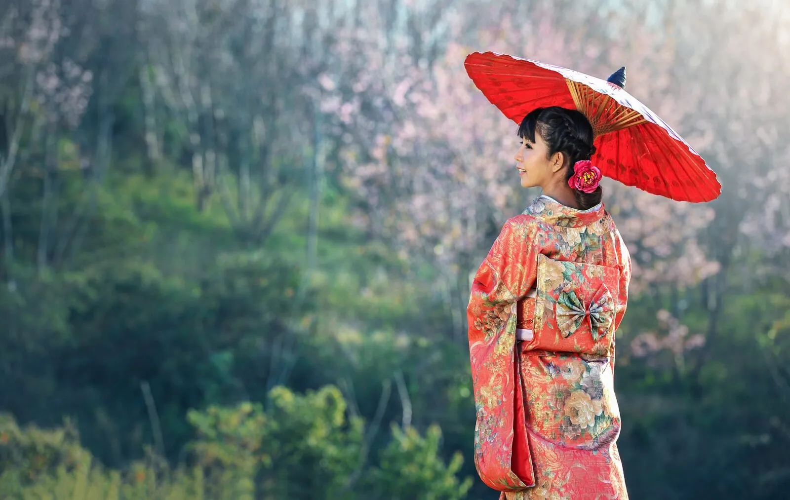 Japanse vrouw in kimono tijdens rondreis Japan 3 weken
