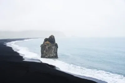 Zwarte stranden van Vik in IJsland.