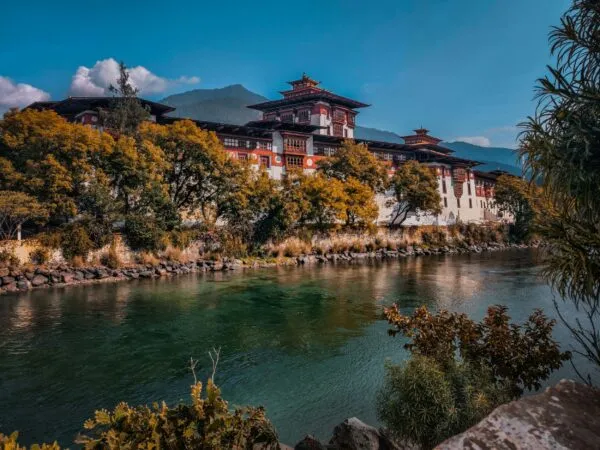 punakha dzong langs de rivier