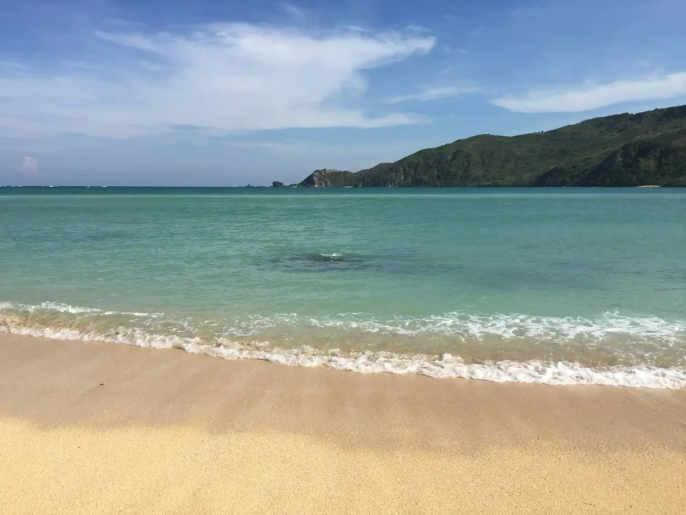 Strand en zee op Lombok, Indonesië