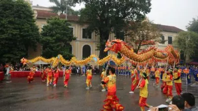 feestdag in vietnam met rode draak
