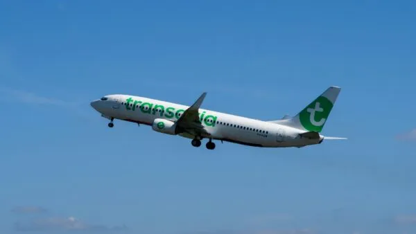 Vliegtuig van Transavia in de lucht
