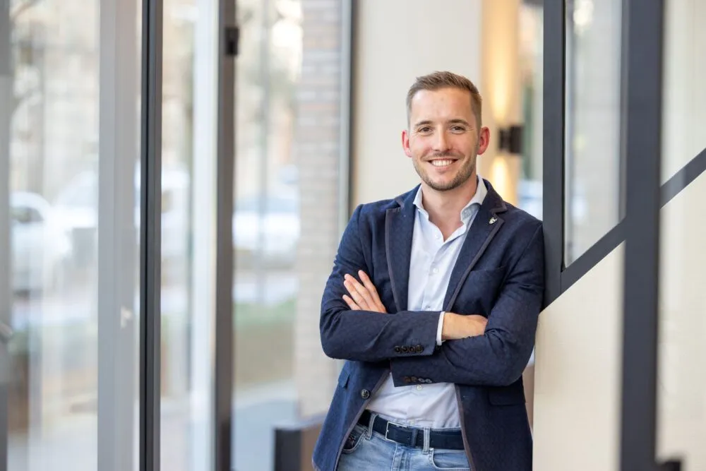 Maarten op kantoor