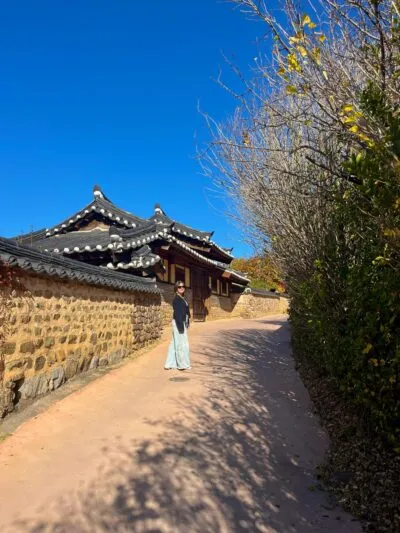 Robin in Hanok wijk in Zuid-Korea.