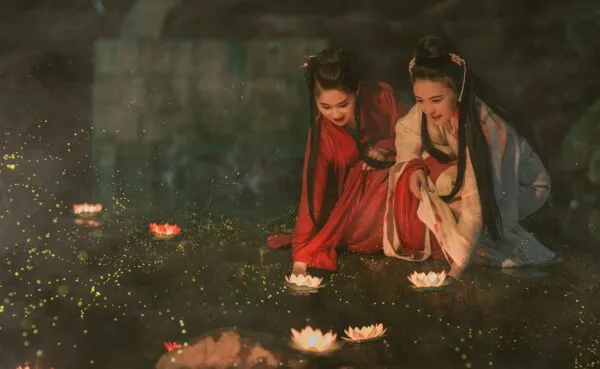 Twee Chinese vrouwen in China